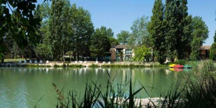 Appartement Village 7 En Residence De Vacances En Camargue Arlés Exterior foto